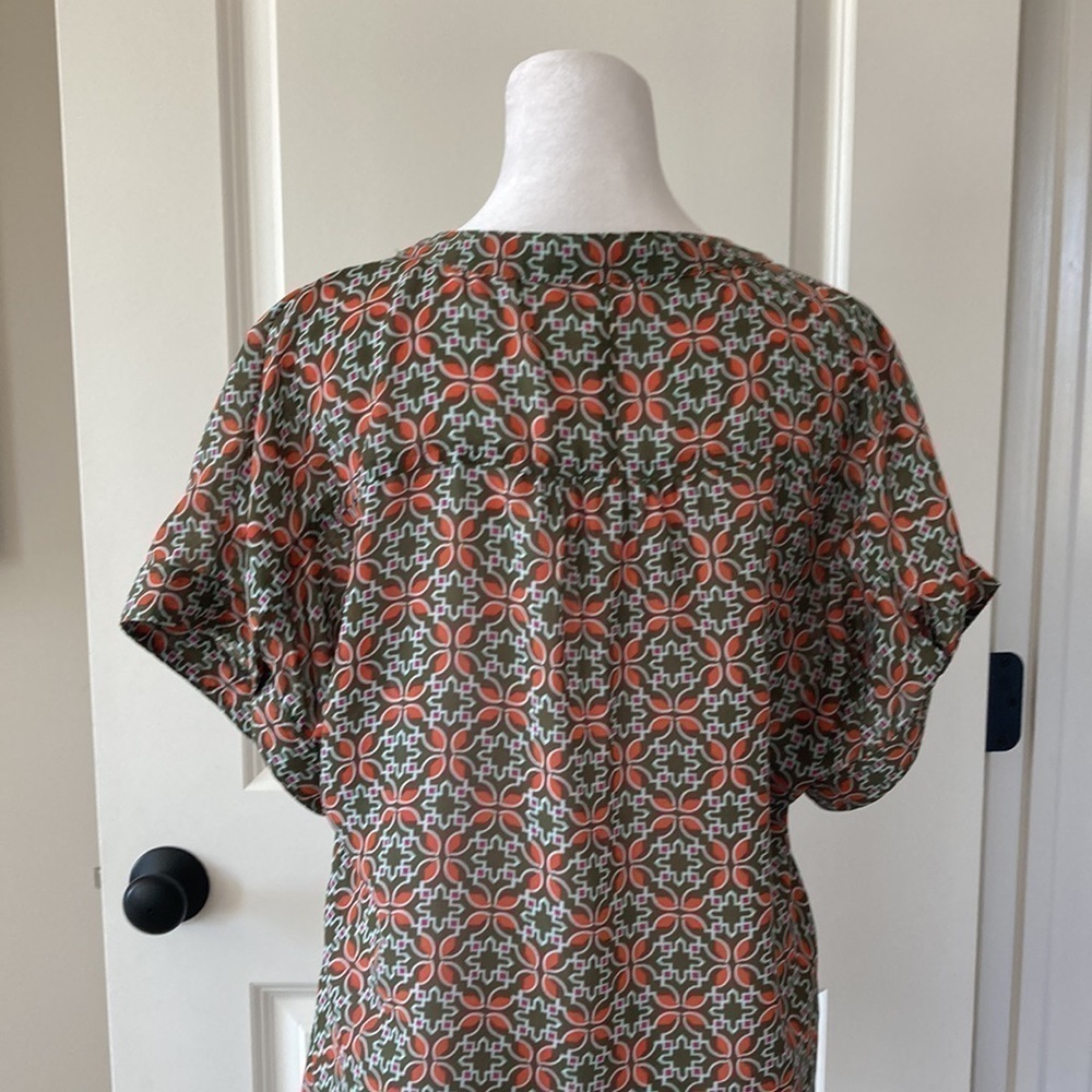 Banana Republic Factory medium button down blouse short sleeves green v-neck - Picture 9 of 13